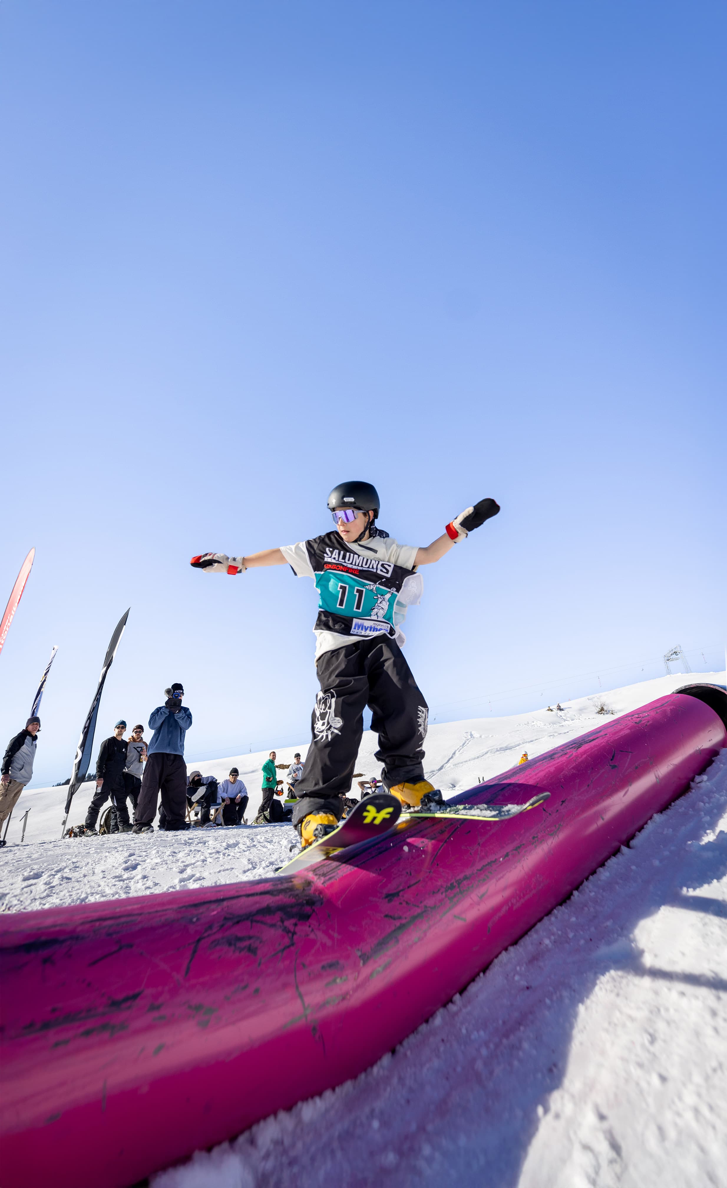 Athlet auf einer Rail am Mythenpark Railjam
